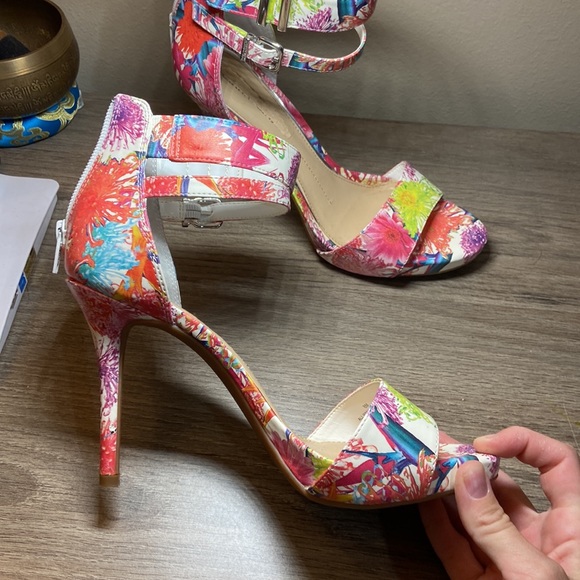 Gianni Bini, size 8, women’s high heels, floral, multicolor - Picture 2 of 6